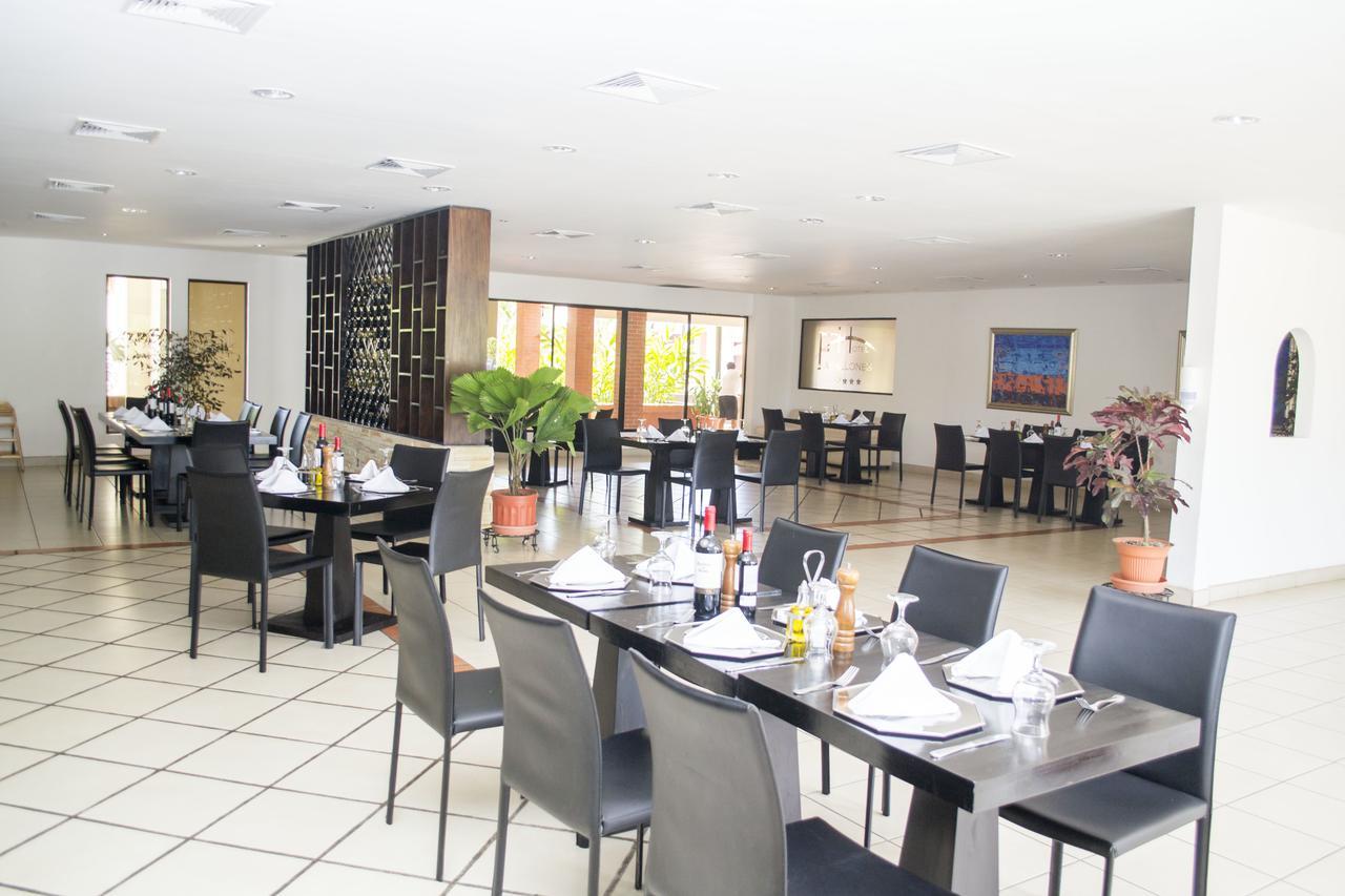 Farallones Hotel Чинандега Екстериор снимка