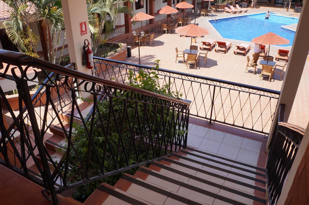 Farallones Hotel Чинандега Екстериор снимка