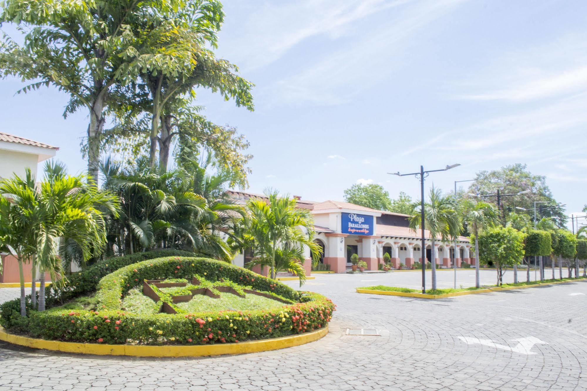 Farallones Hotel Чинандега Екстериор снимка