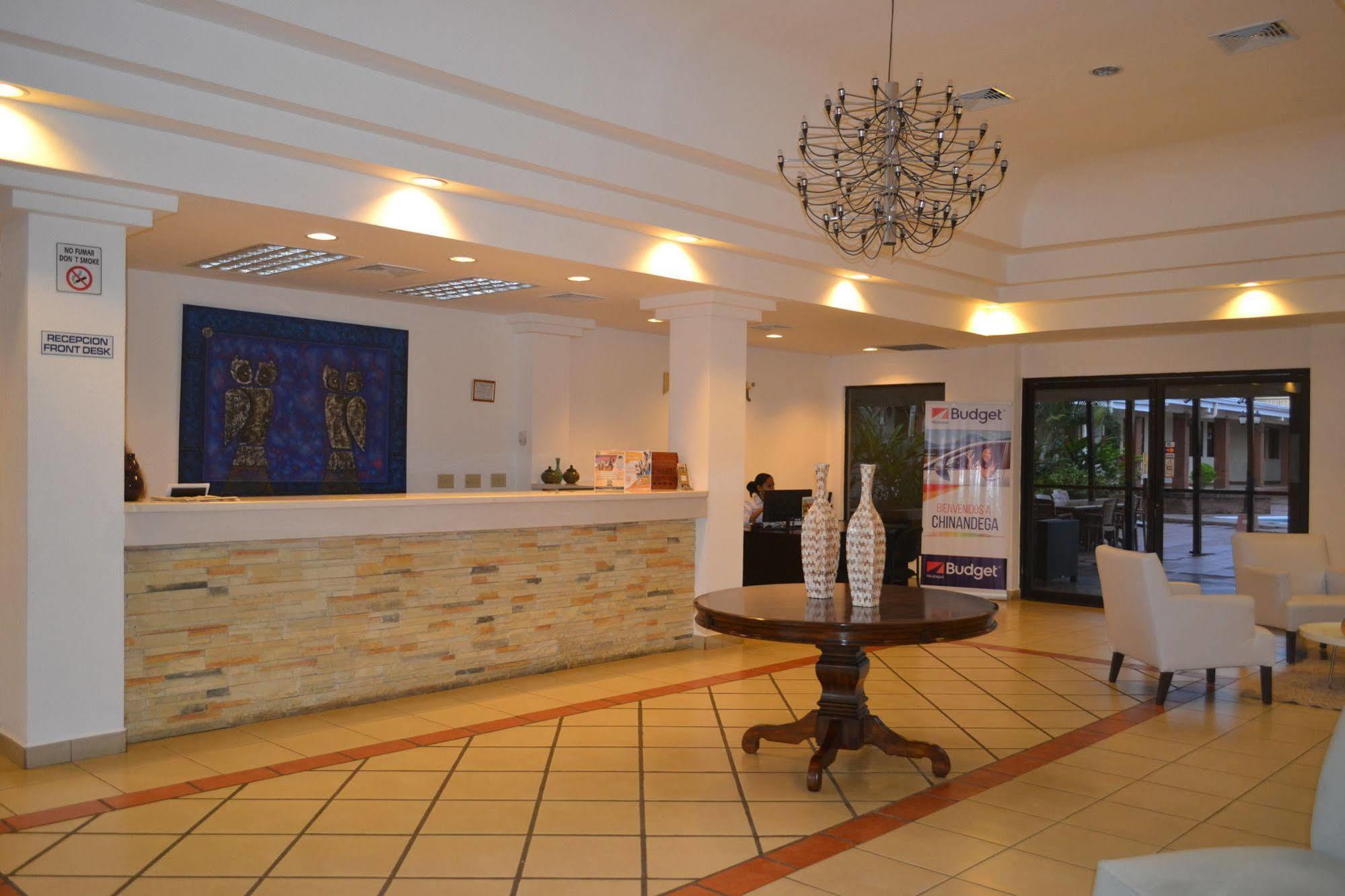 Farallones Hotel Чинандега Екстериор снимка