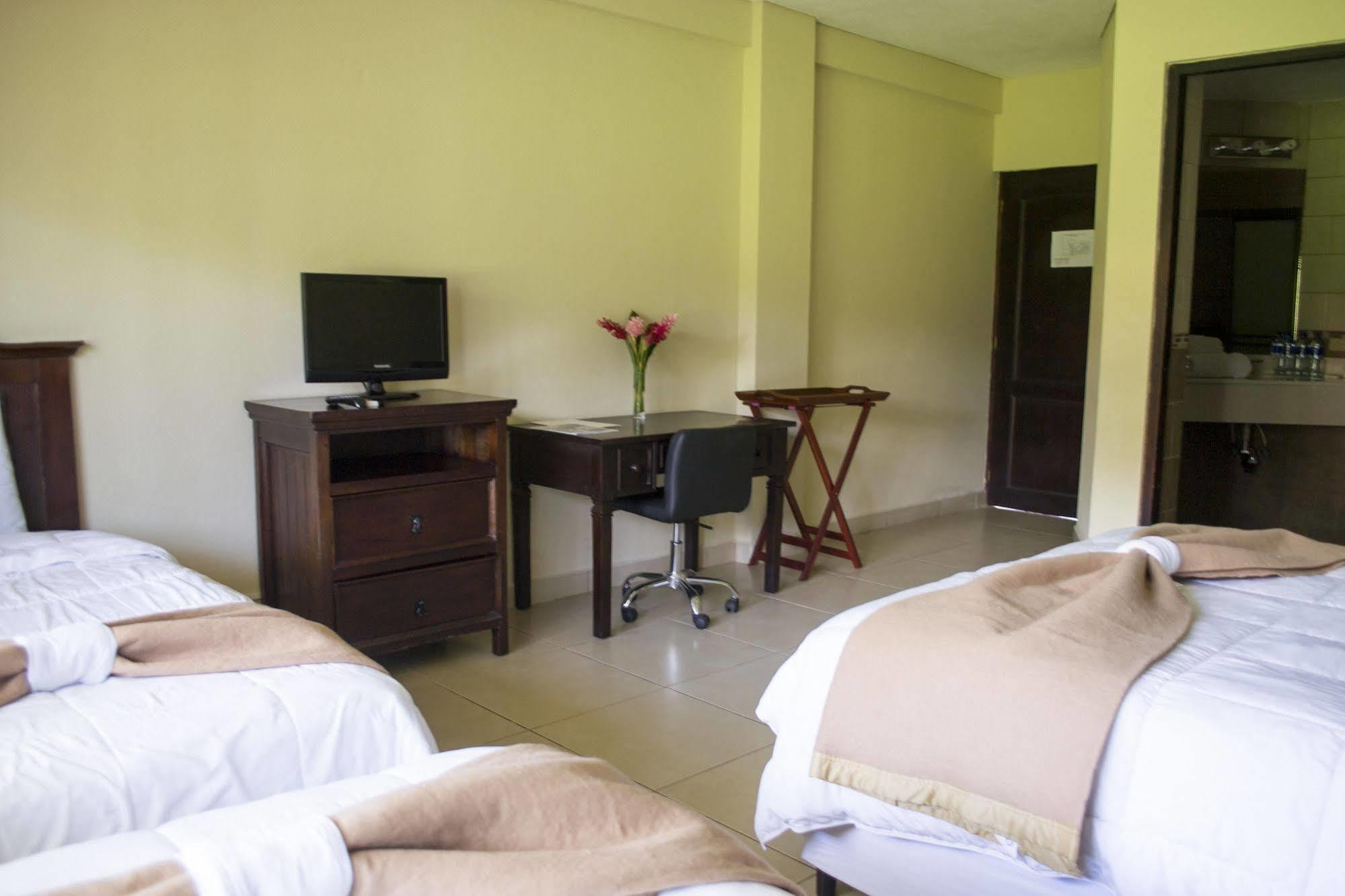 Farallones Hotel Чинандега Екстериор снимка