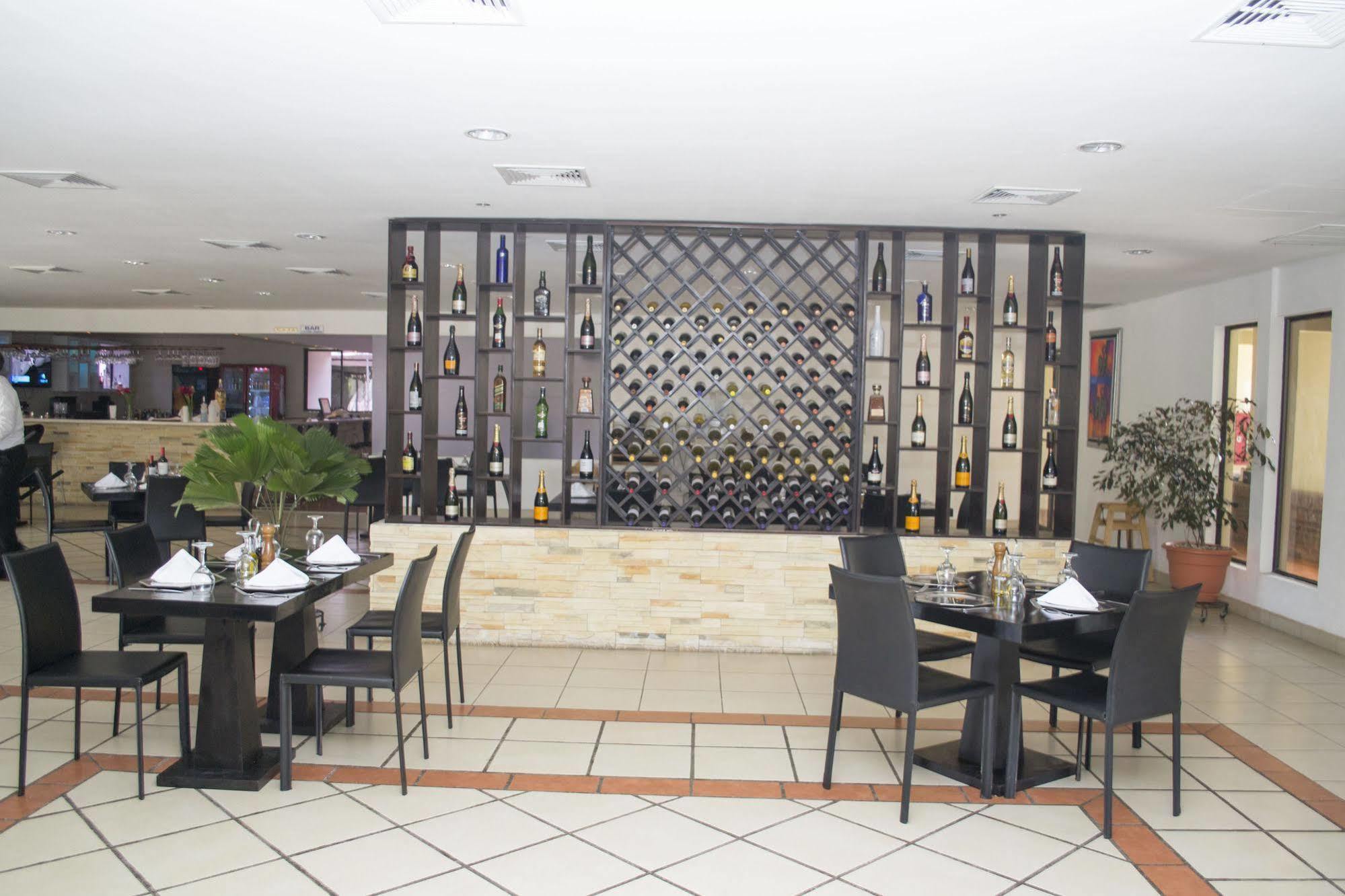 Farallones Hotel Чинандега Екстериор снимка