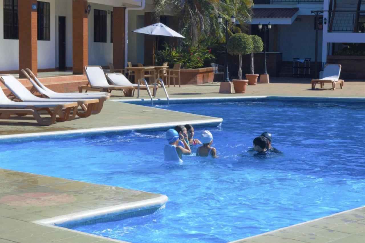 Farallones Hotel Чинандега Екстериор снимка