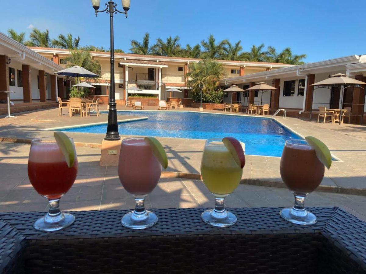 Farallones Hotel Чинандега Екстериор снимка